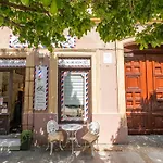 With Piano Apartament *
