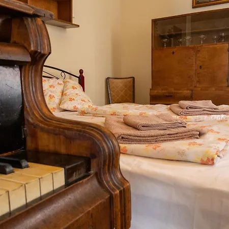 Apartament With Piano *