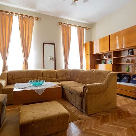 Apartament With Piano *